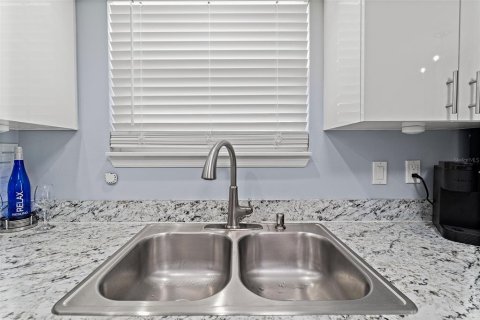House in Palm Bay, Florida 2 bedrooms, 102.01 sq.m. № 1818954 - photo 9