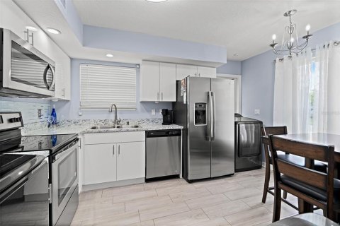 House in Palm Bay, Florida 2 bedrooms, 102.01 sq.m. № 1818954 - photo 8
