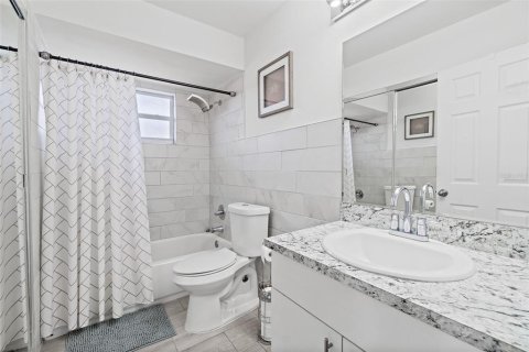 House in Palm Bay, Florida 2 bedrooms, 102.01 sq.m. № 1818954 - photo 19