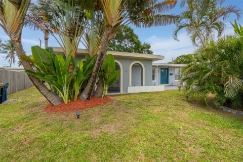 House in Palm Bay, Florida 2 bedrooms, 102.01 sq.m. № 1818954 - photo 25