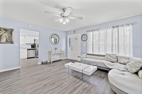 House in Palm Bay, Florida 2 bedrooms, 102.01 sq.m. № 1818954 - photo 6
