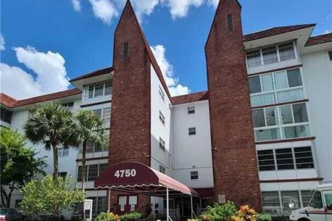 Condominio en Lauderhill, Florida, 1 dormitorio  № 2245649
