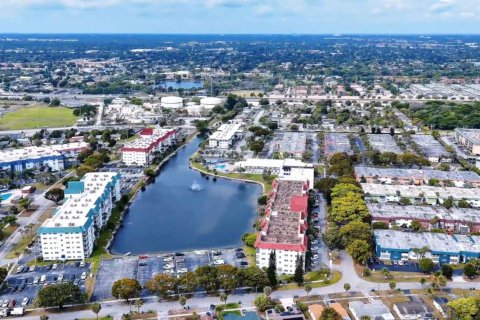 Condominio en alquiler en Lauderhill, Florida, 1 dormitorio, 86.21 m2 № 2245649 - foto 16