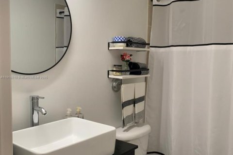 Townhouse in Miami, Florida 4 bedrooms, 163.14 sq.m. № 1966778 - photo 7