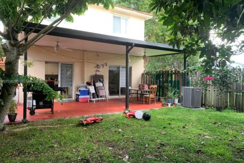 Townhouse in Miami, Florida 4 bedrooms, 163.14 sq.m. № 1966778 - photo 12