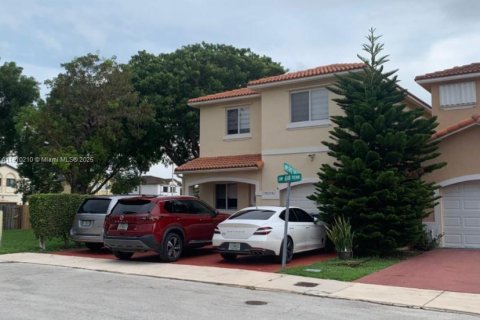 Townhouse in Miami, Florida 4 bedrooms, 163.14 sq.m. № 1966778