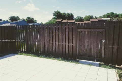 Снять в аренду таунхаус в Мирамар, Флорида 3 спальни, № 1979576 - фото 6