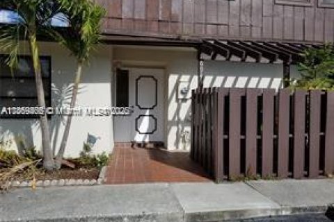 Снять в аренду таунхаус в Мирамар, Флорида 3 спальни, № 1979576 - фото 1