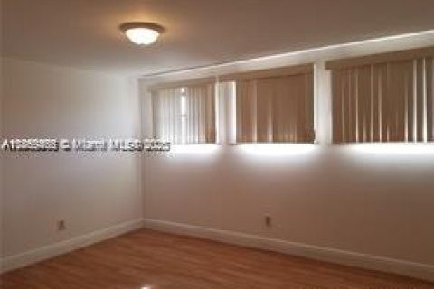 Снять в аренду таунхаус в Мирамар, Флорида 3 спальни, № 1979576 - фото 8