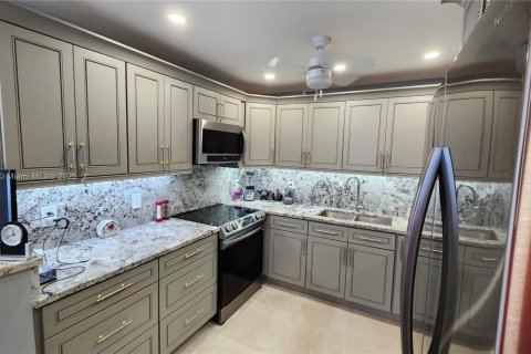 Condo in Deerfield Beach, Florida, 2 bedrooms  № 1981589 - photo 4