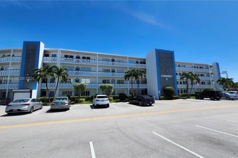 Condo in Deerfield Beach, Florida, 2 bedrooms  № 1981589 - photo 25