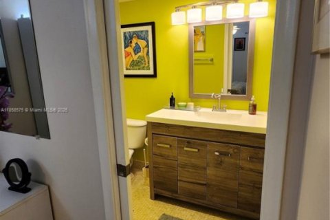 Condo in Deerfield Beach, Florida, 2 bedrooms  № 1981589 - photo 14