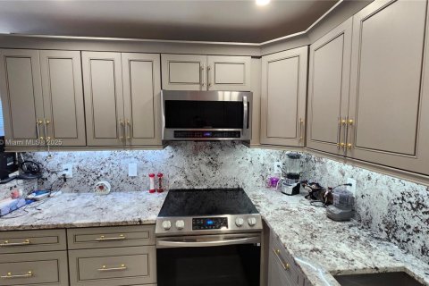 Condo in Deerfield Beach, Florida, 2 bedrooms  № 1981589 - photo 2