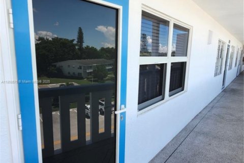 Condo in Deerfield Beach, Florida, 2 bedrooms  № 1981589 - photo 23