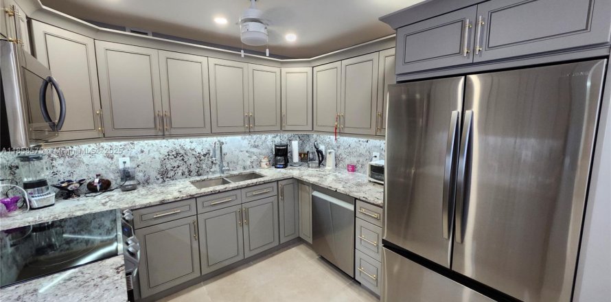 Condo in Deerfield Beach, Florida, 2 bedrooms  № 1981589