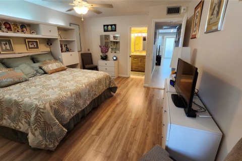 Condo in Deerfield Beach, Florida, 2 bedrooms  № 1981589 - photo 13