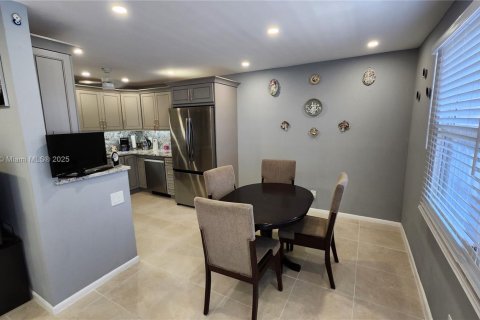 Condo in Deerfield Beach, Florida, 2 bedrooms  № 1981589 - photo 3