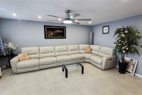 Condo in Deerfield Beach, Florida, 2 bedrooms  № 1981589 - photo 11