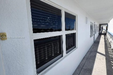 Condo in Deerfield Beach, Florida, 2 bedrooms  № 1981589 - photo 24