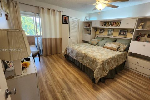 Condo in Deerfield Beach, Florida, 2 bedrooms  № 1981589 - photo 12