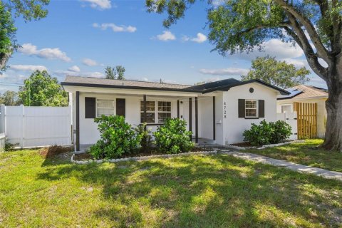 House in Saint Petersburg, Florida 2 bedrooms, 112.6 sq.m. № 1907498 - photo 3