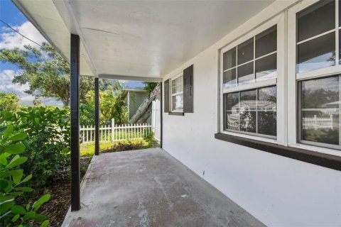 House in Saint Petersburg, Florida 2 bedrooms, 112.6 sq.m. № 1907498 - photo 5