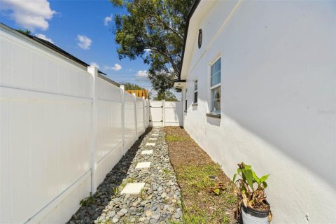House in Saint Petersburg, Florida 2 bedrooms, 112.6 sq.m. № 1907498 - photo 30