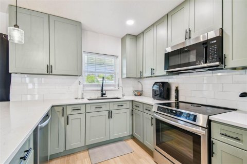 House in Saint Petersburg, Florida 2 bedrooms, 112.6 sq.m. № 1907498 - photo 18