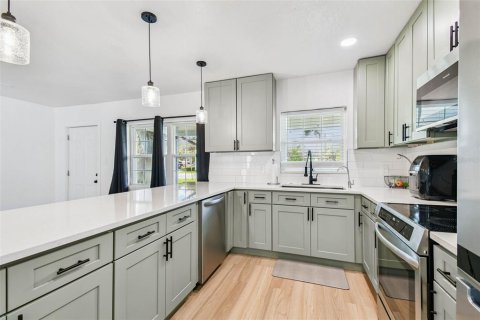 House in Saint Petersburg, Florida 2 bedrooms, 112.6 sq.m. № 1907498 - photo 19