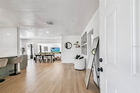 House in Saint Petersburg, Florida 2 bedrooms, 112.6 sq.m. № 1907498 - photo 8