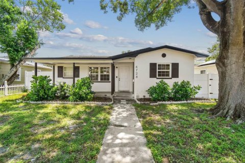 House in Saint Petersburg, Florida 2 bedrooms, 112.6 sq.m. № 1907498 - photo 4