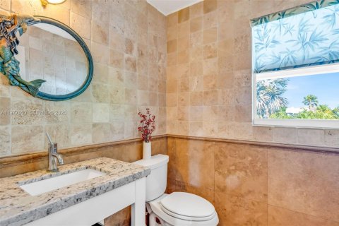 House in Key Largo, Florida 3 bedrooms, 195.09 sq.m. № 2041401 - photo 24