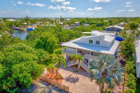 House in Key Largo, Florida 3 bedrooms, 195.09 sq.m. № 2041401 - photo 1