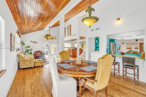 House in Key Largo, Florida 3 bedrooms, 195.09 sq.m. № 2041401 - photo 20