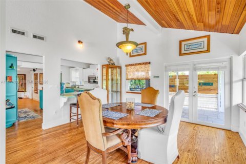 House in Key Largo, Florida 3 bedrooms, 195.09 sq.m. № 2041401 - photo 19