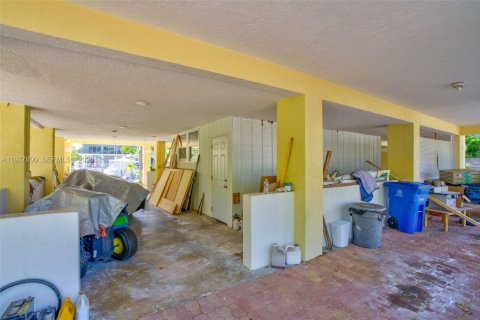 House in Key Largo, Florida 3 bedrooms, 195.09 sq.m. № 2041401 - photo 23