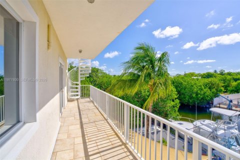 House in Key Largo, Florida 3 bedrooms, 195.09 sq.m. № 2041401 - photo 13