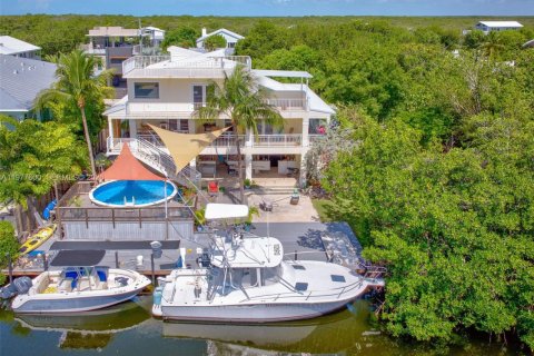 House in Key Largo, Florida 3 bedrooms, 195.09 sq.m. № 2041401 - photo 7
