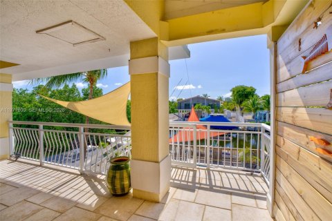 House in Key Largo, Florida 3 bedrooms, 195.09 sq.m. № 2041401 - photo 11