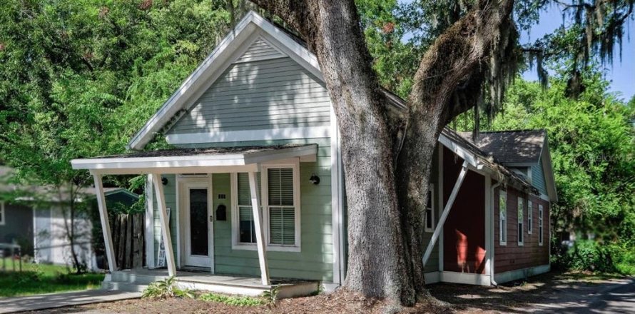 House in Gainesville, Florida 3 bedrooms, 119.94 sq.m. № 2239679