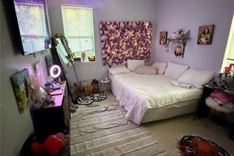 House in Gainesville, Florida 3 bedrooms, 119.94 sq.m. № 2239679 - photo 2