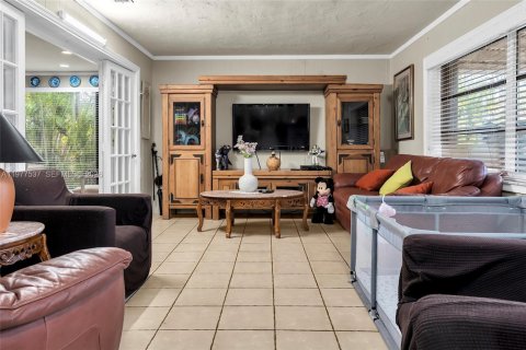 House in Miami, Florida 3 bedrooms, 138.42 sq.m. № 2045330 - photo 18