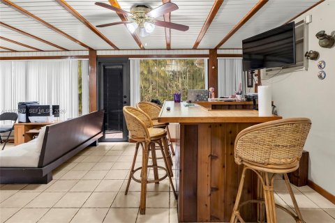 House in Miami, Florida 3 bedrooms, 138.42 sq.m. № 2045330 - photo 19