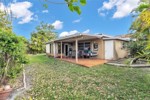 House in Miami, Florida 3 bedrooms, 138.42 sq.m. № 2045330 - photo 21