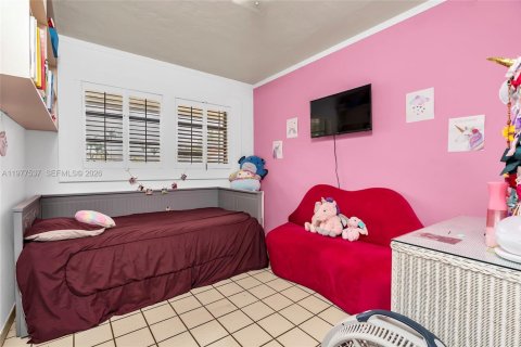 House in Miami, Florida 3 bedrooms, 138.42 sq.m. № 2045330 - photo 11