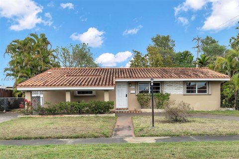 House in Miami, Florida 3 bedrooms, 138.42 sq.m. № 2045330