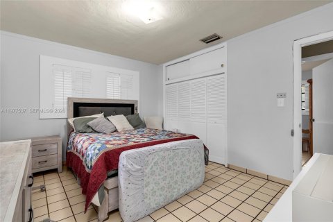 House in Miami, Florida 3 bedrooms, 138.42 sq.m. № 2045330 - photo 14