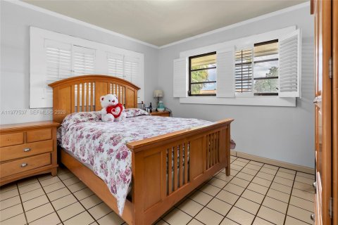 House in Miami, Florida 3 bedrooms, 138.42 sq.m. № 2045330 - photo 12