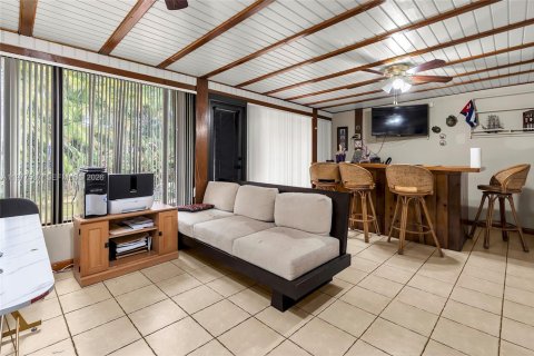 House in Miami, Florida 3 bedrooms, 138.42 sq.m. № 2045330 - photo 20