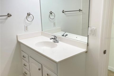 Condominio en alquiler en Sarasota, Florida, 2 dormitorios, 100.8 m2 № 1917161 - foto 12